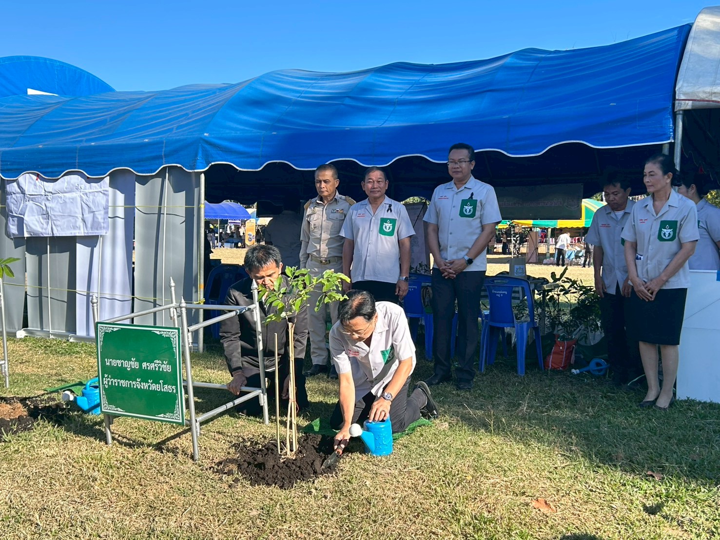 title - ส.ป.ก.ยโสธร ออกหน่วยแพทย์เคลื่อนที่ พอ.สว.  ร่วมกับโครงการจังหวัดเคลื่อนที่ “เพิ่มรอยยิ้ม เติมความสุข ให้คนยโสธร” ณ โรงเรียนบ้านดงเจริญ หมู่ที่ 5 ตำบลดงเจริญ อำเภอคำเขื่อนแก้ว จังหวัดยโสธร